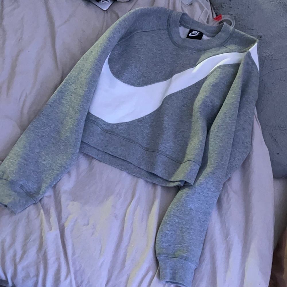 nike sweatshirt